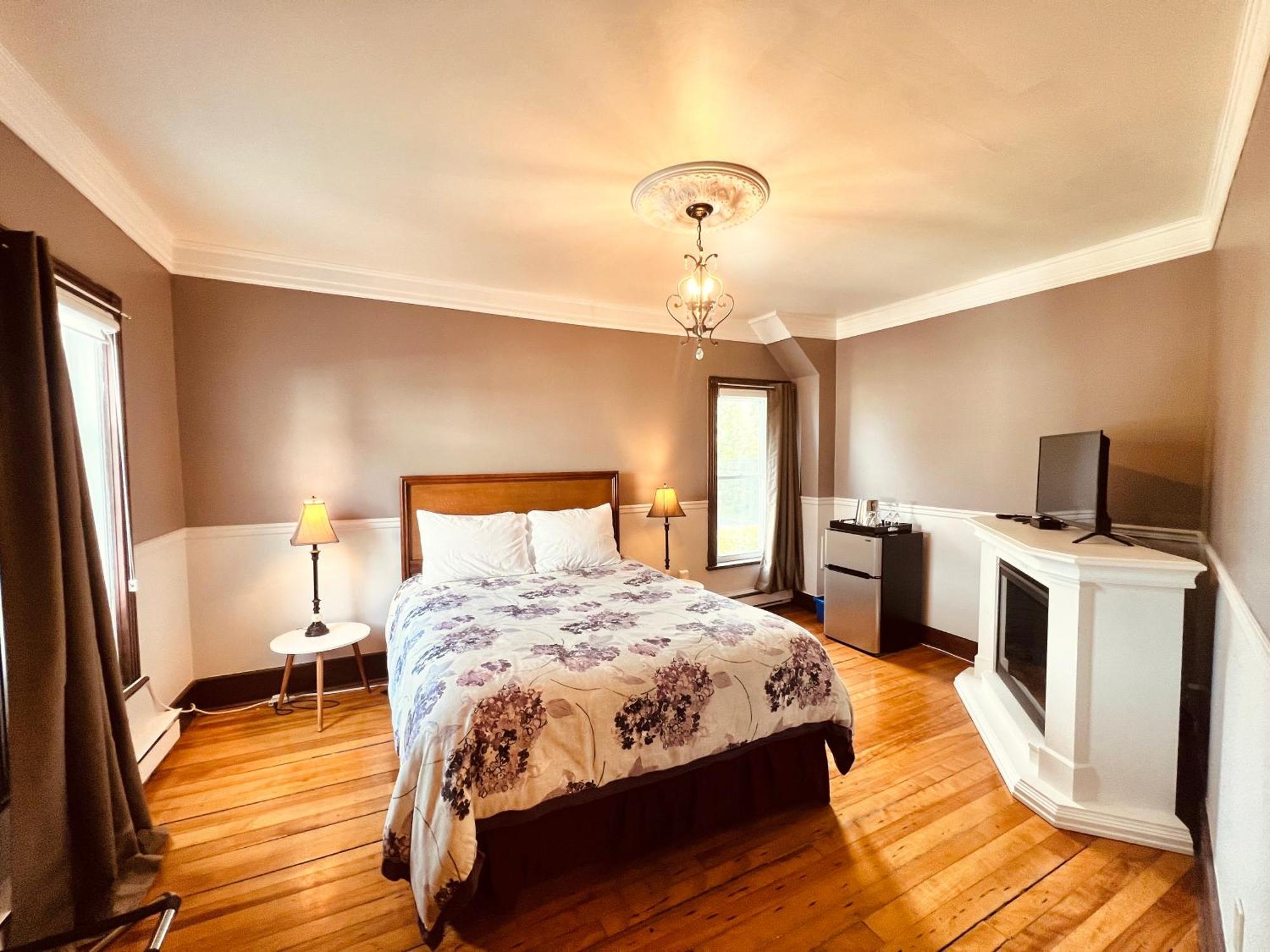 Le Chateau Du Lac Magog Екстериор снимка